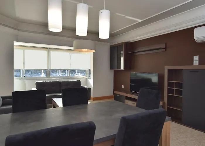 2 Bedroom, Central And Spacious Apartment With Sea View - 2