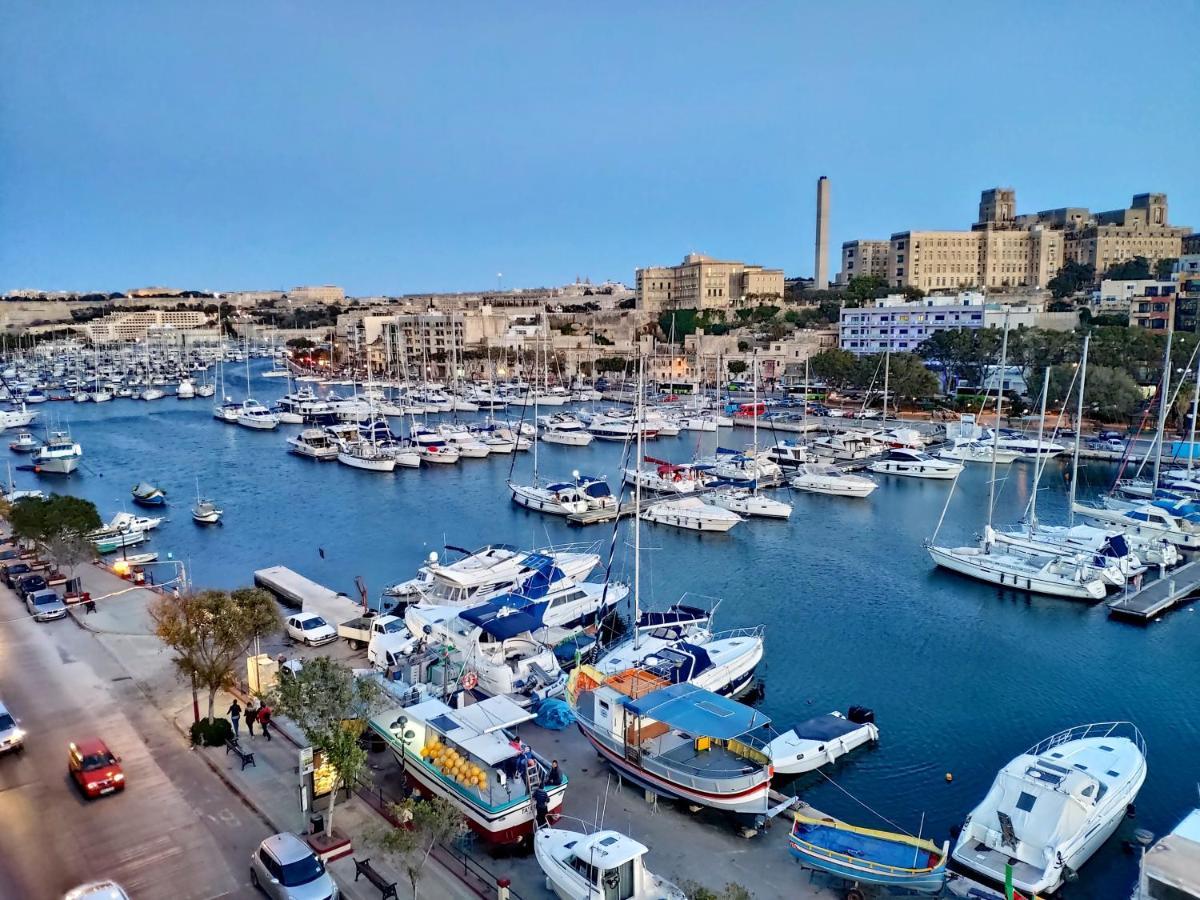2 Bedroom, And Spacious With Sea View - 2 Appartement *