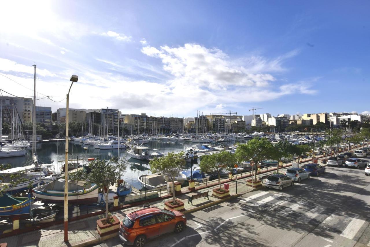 2 Bedroom, And Spacious With Sea View - 2 *